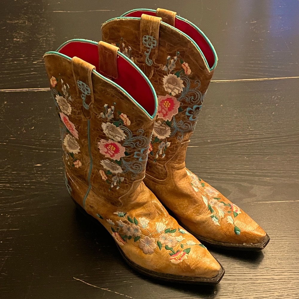 Macie Bean Women's Rose Garden Cowgirl Boots - Snip toe Women’s size 8.5 EUC